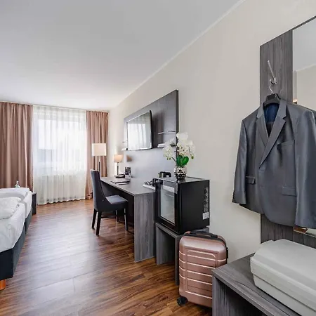Hotel Western Plaza 3*