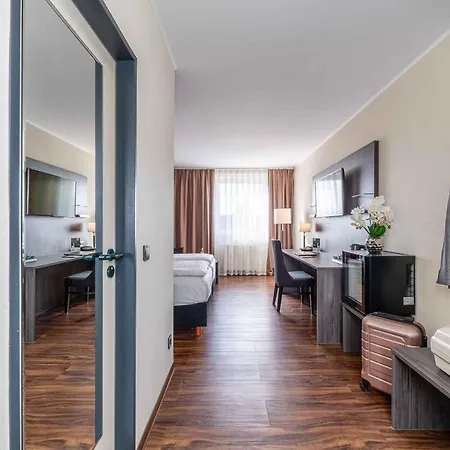 Western Plaza Szálloda 3*