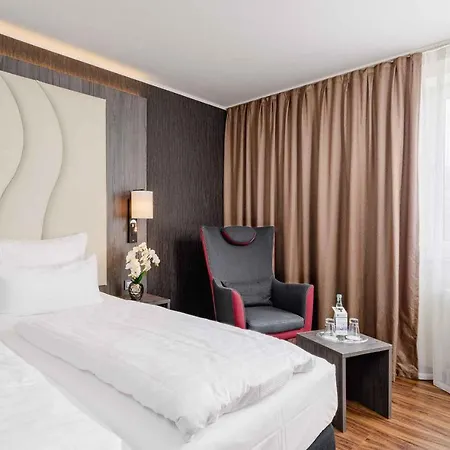 Western Plaza Hotel 3*