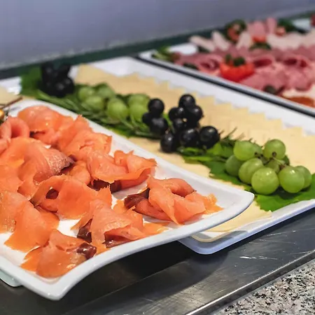 Western Plaza Hotel 3*