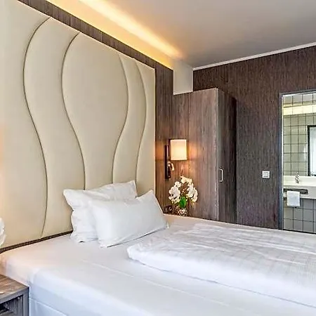 Plaza Hotel 3*