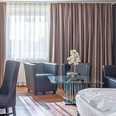Plaza Hotel 3*