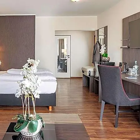 Plaza Hotel 3*