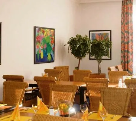 Western Plaza Hotel 3*